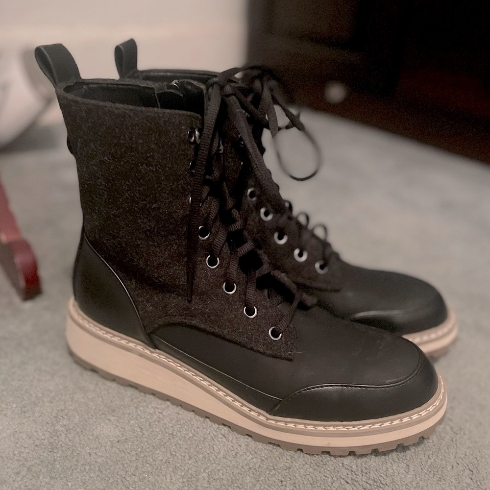 Women's Universal Thread Courtney Lace-Up Boots in Black